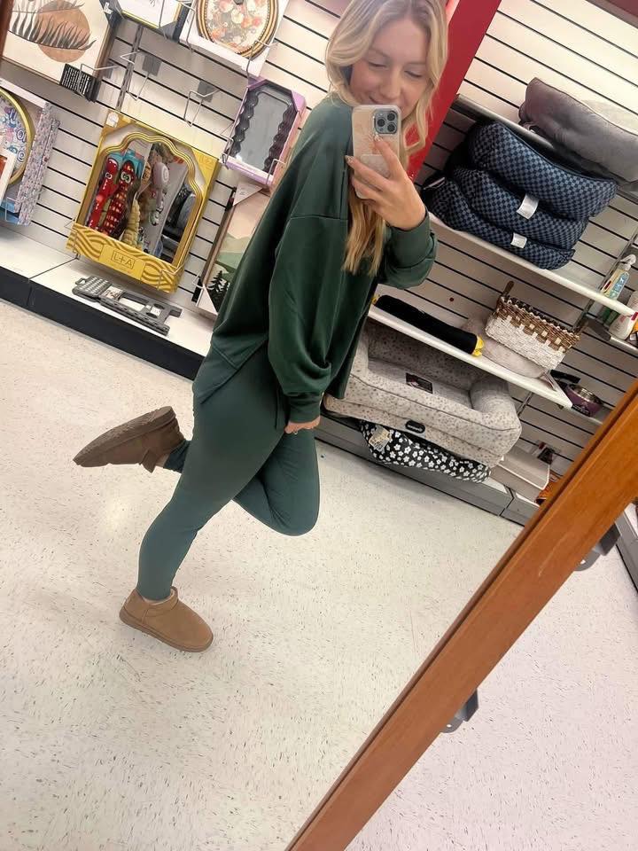 WOMENS CREWNECK + TIGHTS | SUNDAY CLOSE | TAT 35 BUSINESS DAYS